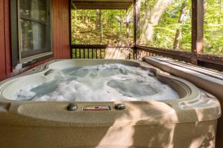 4BR Gatlinburg Cabin with Hot Tub & Fireplace - 0