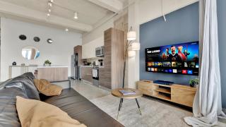 Sleeps 8 I DTown Urban Loft I Walk to Conv Ctr - 1