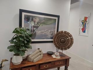 Luxury 2br CBD View Apartment with huge Balcony - 9