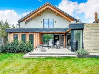 Stylish Smart Home Near Leeds - 4 En-Suite Bedrooms - 7