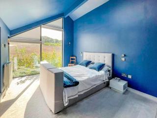 Stylish Smart Home Near Leeds - 4 En-Suite Bedrooms - 5