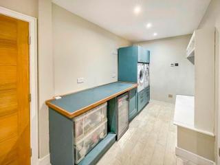 Stylish Smart Home Near Leeds - 4 En-Suite Bedrooms - 2