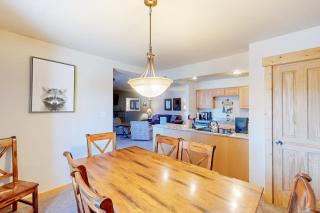 Mountain view condo with hot tub, walk to Snowflake Lift & Main Street - 5