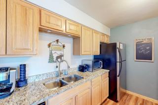 Mountain view condo with hot tub, walk to Snowflake Lift & Main Street - 3