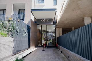 Secure Rosebank Apartment-back up power and fast wifi - 8