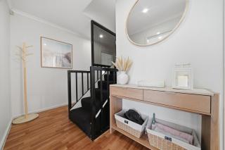 Glenorchy Family Retreat Near MONA & Hobart CBD Sleeps 11 - 2