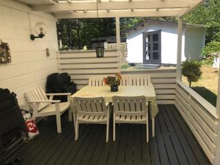 Cozy And Updated House On Large Private Lot - 4