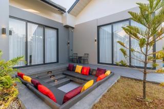 3BR Pool Garden Home Near Beach & Shops V313 - 1