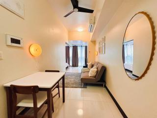 Warm & Cozy 1BR Uptown Parksuites T1 Pay Parking 23Q - 5