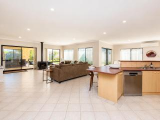 Cozy Dunsborough Coastal Stay - 9
