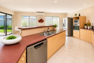 Cozy Dunsborough Coastal Stay - 3