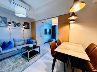 Cool Chic 1BR Uptown Parksuites Pay Parking T1 33K - 0