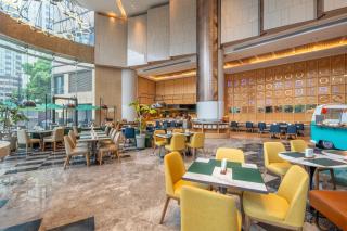 Holiday Inn Shanghai Nanjing Road by IHG - 4