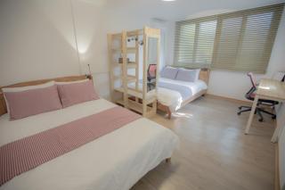 Hongdae Cozy 3-Bedroom Home with Garden - 5 min to Subway - 4