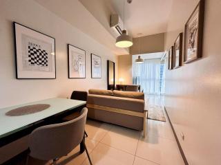Chic Cozy 1BR Uptown Parksuites T1 Pay Parking 14R - 4