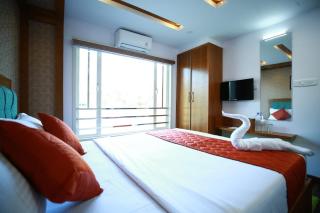 Hills & Cruise Luxury Houseboats - 3