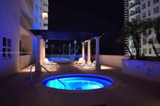 Luxury Brickell Penthouse Ocean Views Rooftop Pool - 4