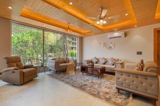 ELIVAAS Signature Bask and Blessings Mist Suites with Private Balcony - 6