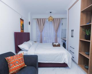 Studio in Kilimani Yaya Centre 2 min Walk to Yaya Centre 5 min to Adlife Plaza 10 min to Junction Mall 15 min to Westlands & Nairobi CBD Fast Wi-Fi Smart TV Fully Equipped Kitchenette Free Parking Security Gym Access Self Checkin - 5