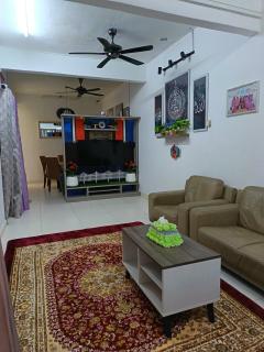 NOR Haidi Homestay - 8