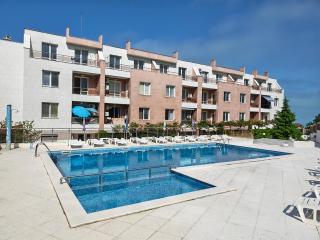 Apartment with free pool and parking space - 0