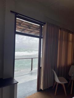 Mi Casa Coastal Villa - Family Room with Sea View - 4