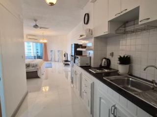 Markland Condominium Beach front Pattaya - 1
