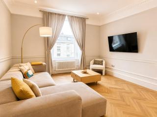 Entire Three Bed Executive Flat - 3