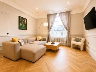 Entire Three Bed Executive Flat - 4