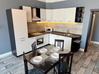 Arcadia Hills 2 BR Residence - 2