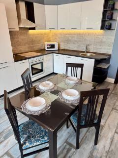 Arcadia Hills 2 BR Residence - 1