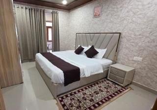 The Alcove 1BHK Naukuchiatal Lake View 200m Walk - 3