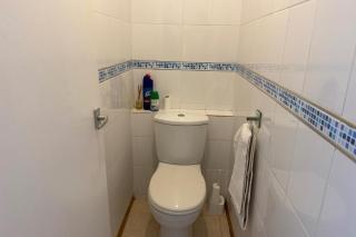 Apartment Sleeps 6 - Wifi & Free Parking - 3