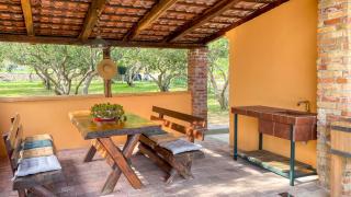 Lola - privacy, pool & view - 1