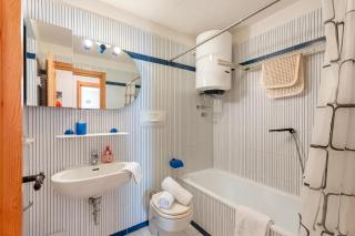 Family Apartment Steps From Ski Lifts - Happy Rentals - 4
