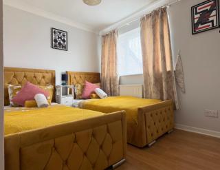 Comfortable 3BR Home Perfect for Work and Family - 5