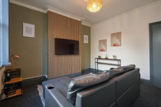 Stylish 3BR Home Free Parking & Fast WiFi - 0