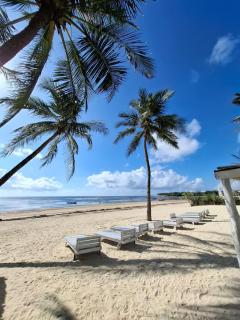 Beachfront Palm Haven 2BR Apt Pools Beach Access - 8