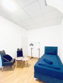 6-Min to Liesing Station shared Apartment with Private Rooms - 0