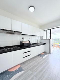 The executive loft three bedroom apartment with amazing breathtaking city views , swimming pool ,gym ,private ample parking space with designated child playground area - 6