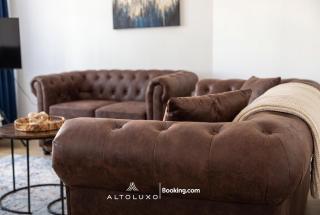 Orchid 2 Luxury 3BR House By AltoLuxo Short Lets & Serviced Accommodation With Free WiFi & Parking - 1