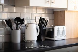 Orchid 2 Luxury 3BR House By AltoLuxo Short Lets & Serviced Accommodation With Free WiFi & Parking - 4
