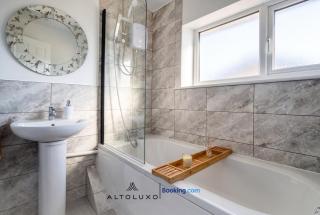 Orchid 2 Luxury 3BR House By AltoLuxo Short Lets & Serviced Accommodation With Free WiFi & Parking - 5