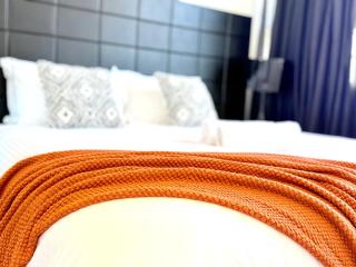 Chatswood Executive Suites - 3 Beds, 2 Baths with Parking - 9