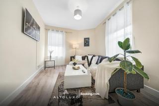 Elegant Bristol Stay Perfect for Groups by AltoLuxo - 0