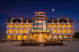 FabHotel Prime Shree Palace - 4