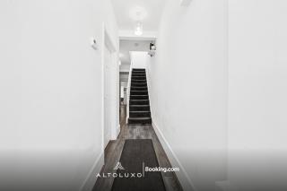 The Belle Spacious 6 Bedroom By AltoLuxo Short Lets & Serviced Accommodation With Free WiFi & Parking - 4