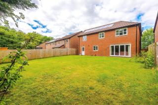 Large Preston Home with Garden and Free Parking, Sleeps 10 - 9