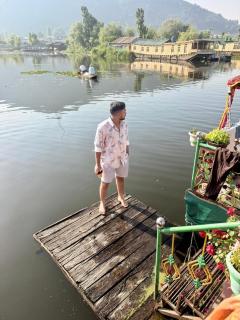 Raja's Palace Houseboat - Kashmir - 9