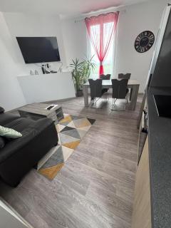 T2 cosy avec vue - Proche château de Bouthéon - 8